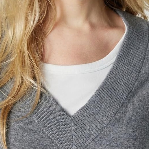 84. NWT The Drop Women's Maye Essential V-Neck Sweater - Picture 3 of 4